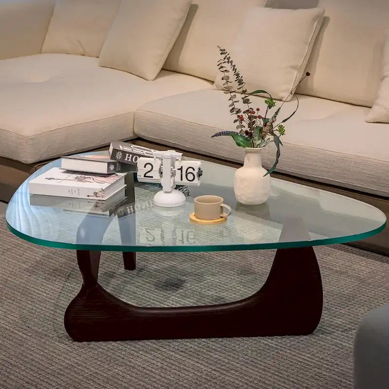 Table basse moderne triangulaire en verre Noguchi avec base en bois de cerisier
