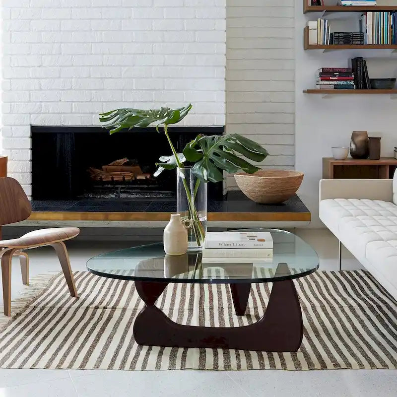 Table basse moderne triangulaire en verre Noguchi avec base en bois de cerisier