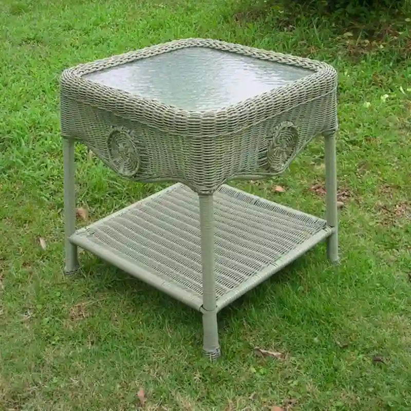 Table d'appoint en osier de résine Riviera de 18 pouces