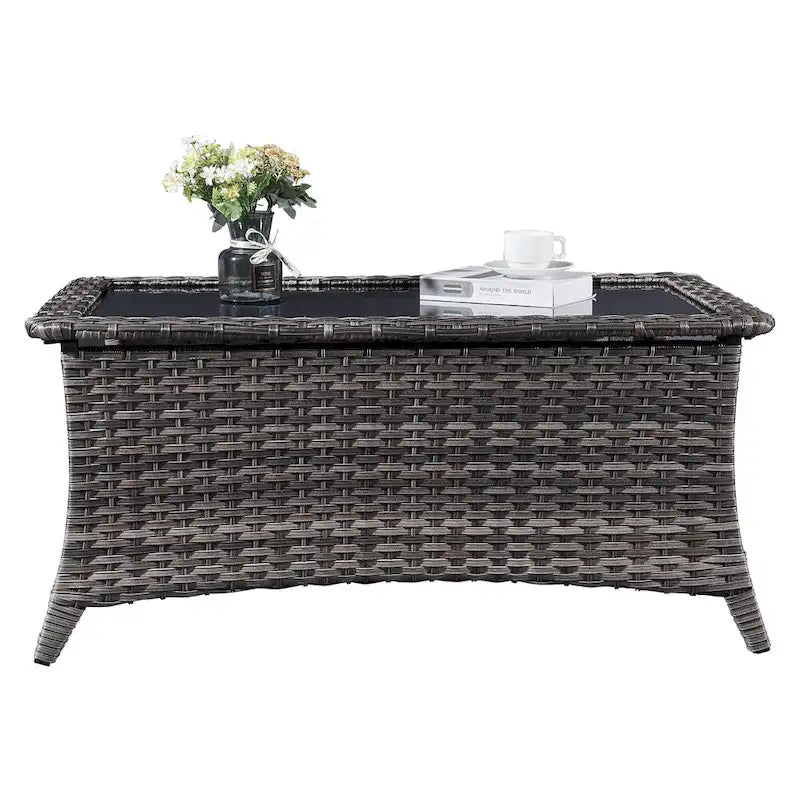 Table basse d'extérieur en osier avec plateau en verre et rotin