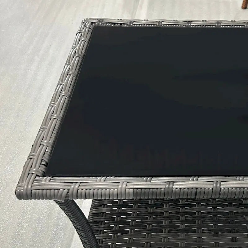 Table basse d'extérieur en osier Outsunny, table d'appoint en rotin avec étagère de rangement à 2 niveaux, structure carrée en aluminium, table d'appoint