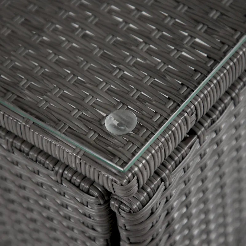 Table d'appoint d'extérieur compacte Zaara en osier et verre par M&L Co.