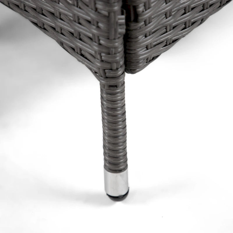 Table d'appoint d'extérieur compacte Zaara en osier et verre par M&L Co.