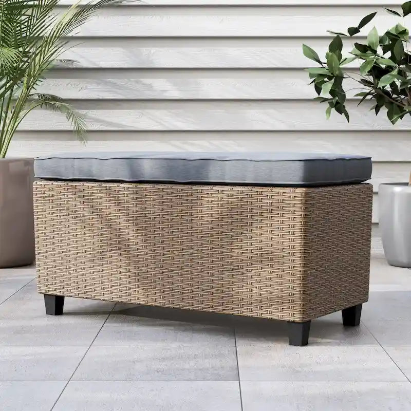 Banc de canapé d'extérieur rembourré en osier contemporain Decker par M&L Co.