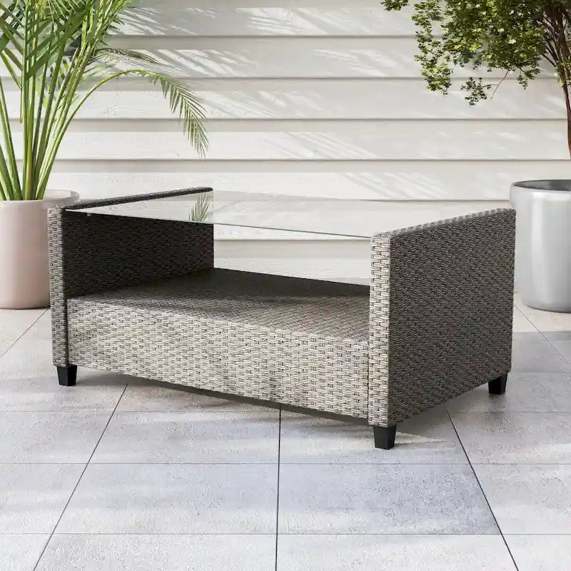 Table basse d'extérieur Alaya moderne en osier et plateau en verre par M&L Co.