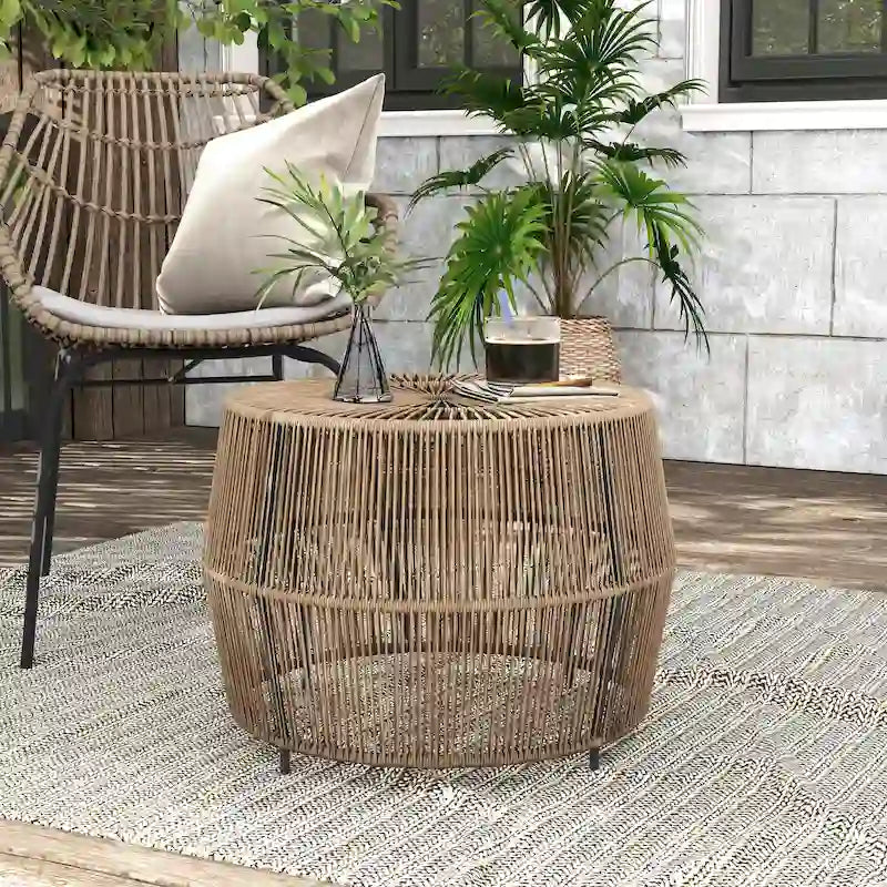 Table basse ronde d'extérieur bohème Alia Coastal Natural 22 pouces en rotin par M&L Co.