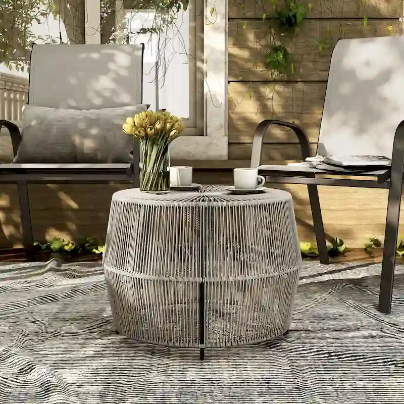 Table basse ronde d'extérieur bohème Alia Coastal Natural 22 pouces en rotin par M&L Co.