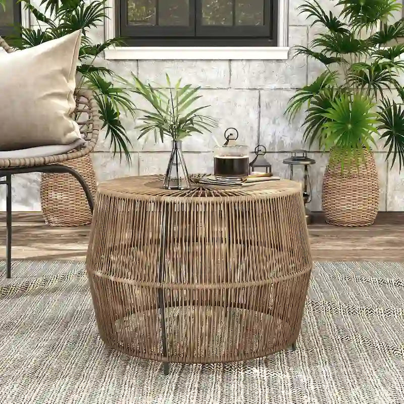 Table basse ronde d'extérieur bohème Alia Coastal Natural 22 pouces en rotin par M&L Co.