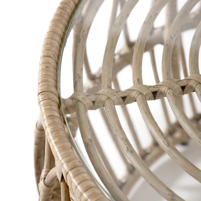 Table basse ronde d'extérieur Hunter Boho Natural de 22 pouces avec plateau en verre trempé de 5 mm par M&L Co.