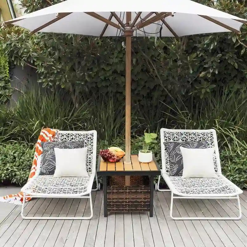Table basse de patio en osier de 22 po de largeur avec trou pour parasol