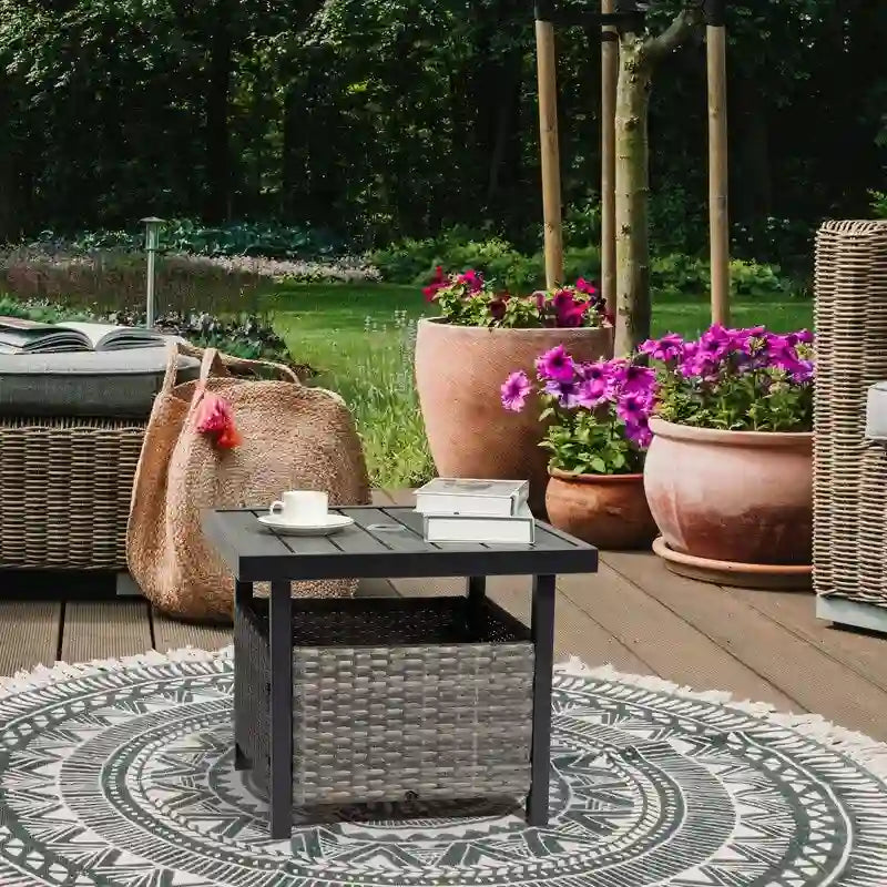 Table basse de patio en osier de 22 po de largeur avec trou pour parasol