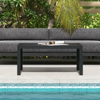 Table basse de patio Outsunny, table d'appoint d'extérieur rectangulaire avec cadre en acier et plateau à lattes pour jardin
