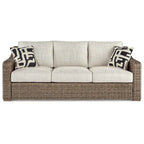 Canapé Ashley Beachcroft Nuvella marron/beige avec table basse et table d'appoint - 83 larg. x 37 prof. x 36 haut.