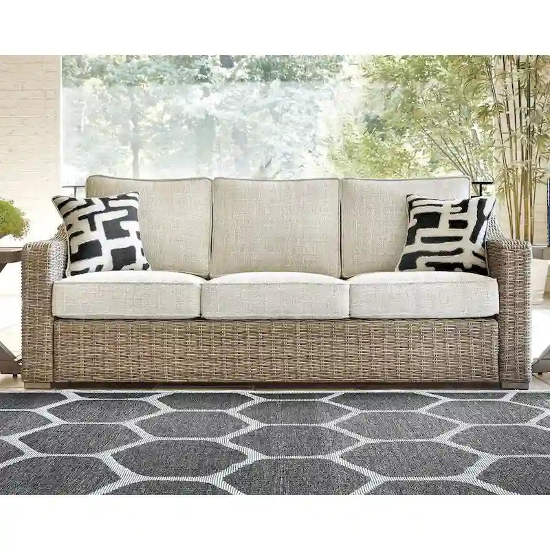 Canapé Ashley Beachcroft Nuvella marron/beige avec table basse et table d'appoint - 83 larg. x 37 prof. x 36 haut.