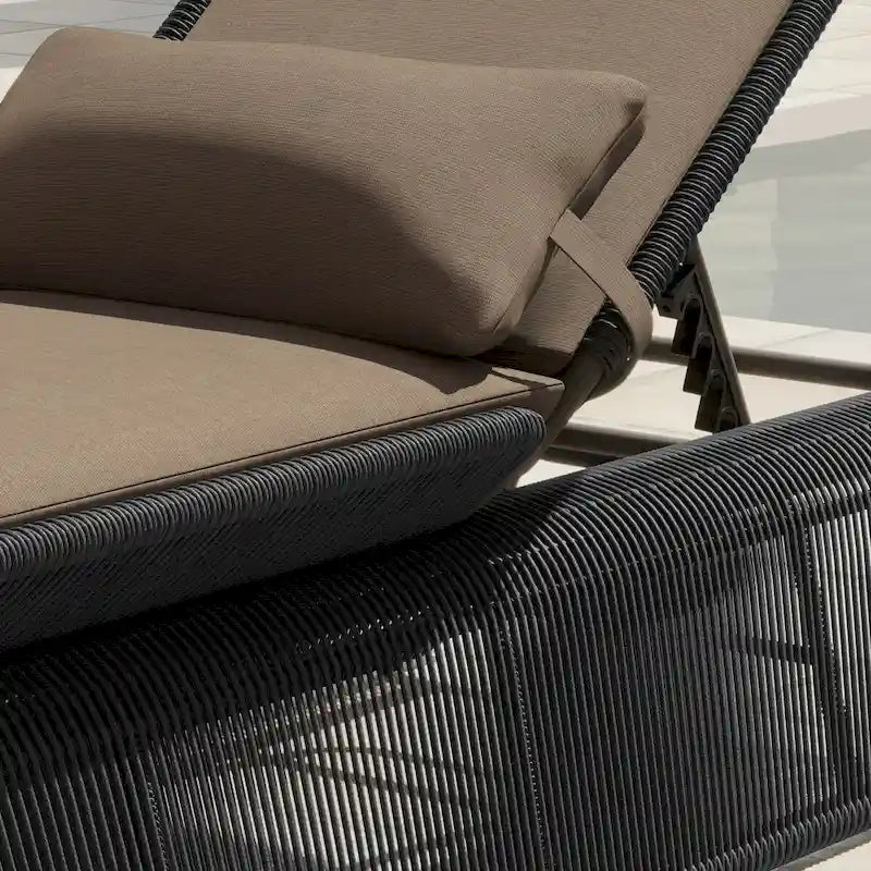 Ensemble de 2 chaises longues de jardin réglables en osier Corvus Corral avec coussin Sunbrella