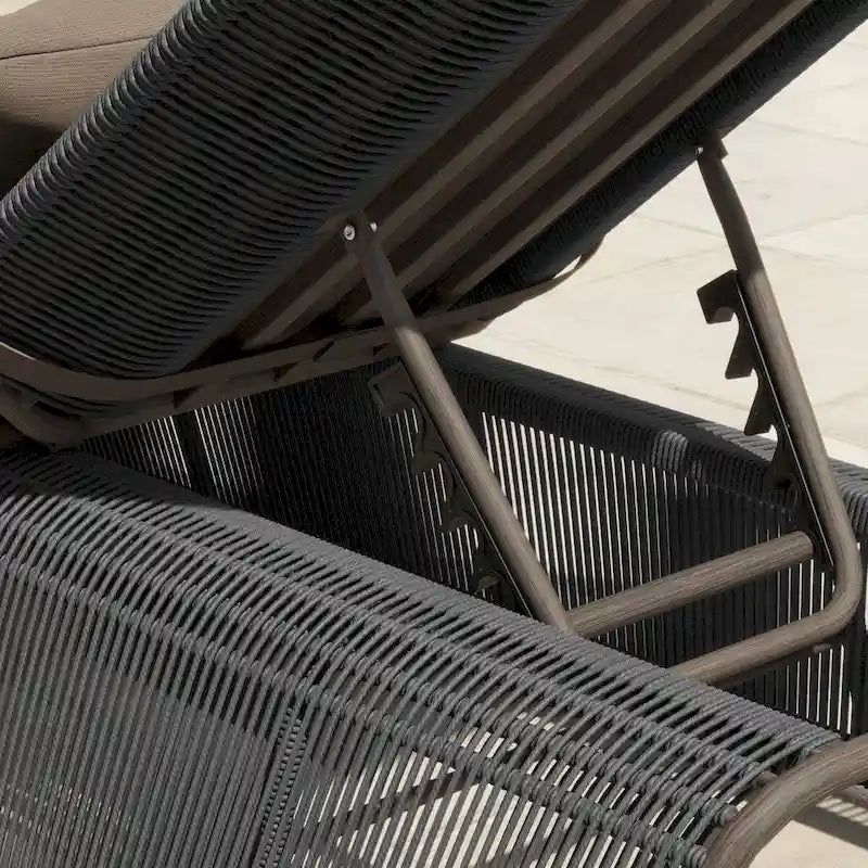 Ensemble de 2 chaises longues de jardin réglables en osier Corvus Corral avec coussin Sunbrella