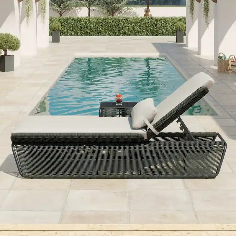 Ensemble de 2 chaises longues de jardin réglables en osier Corvus Corral avec coussin Sunbrella