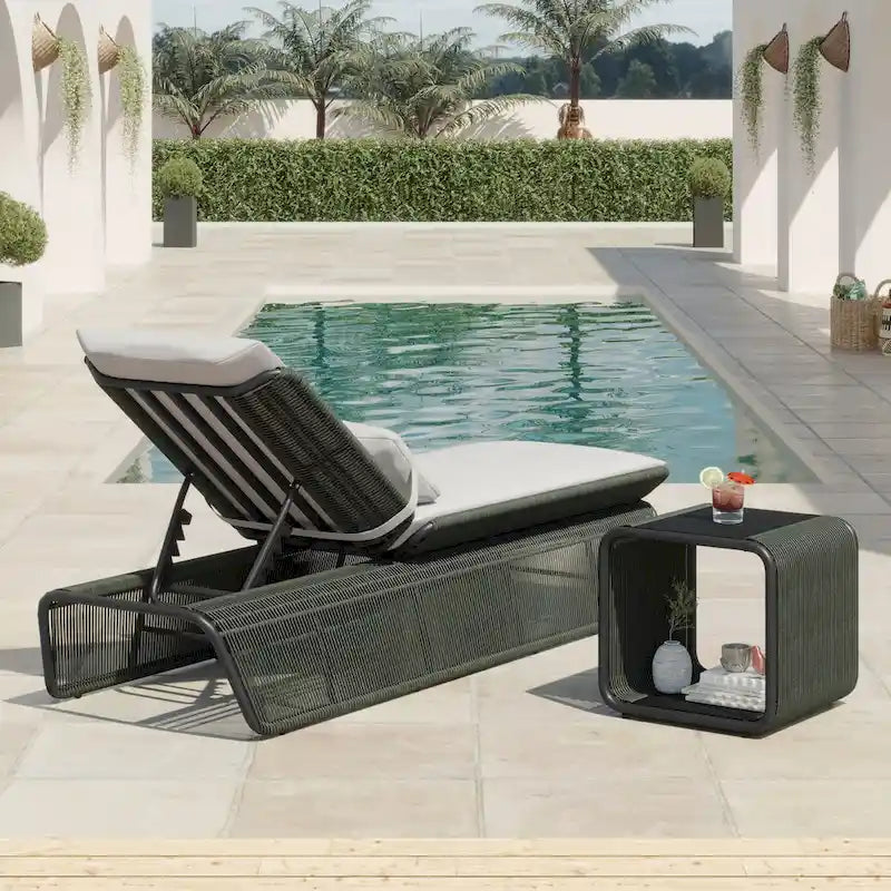 Ensemble de 2 chaises longues de jardin réglables en osier Corvus Corral avec coussin Sunbrella