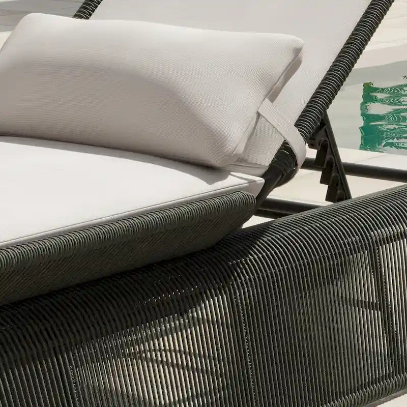 Ensemble de 2 chaises longues de jardin réglables en osier Corvus Corral avec coussin Sunbrella