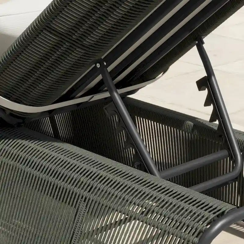 Ensemble de 2 chaises longues de jardin réglables en osier Corvus Corral avec coussin Sunbrella