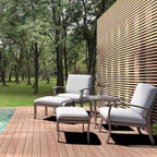 Salon de jardin 5 pièces en aluminium avec table d'appoint, pouf et coussins gris clair