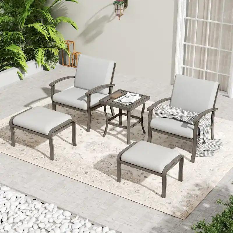 Salon de jardin 5 pièces en aluminium avec table d'appoint, pouf et coussins gris clair