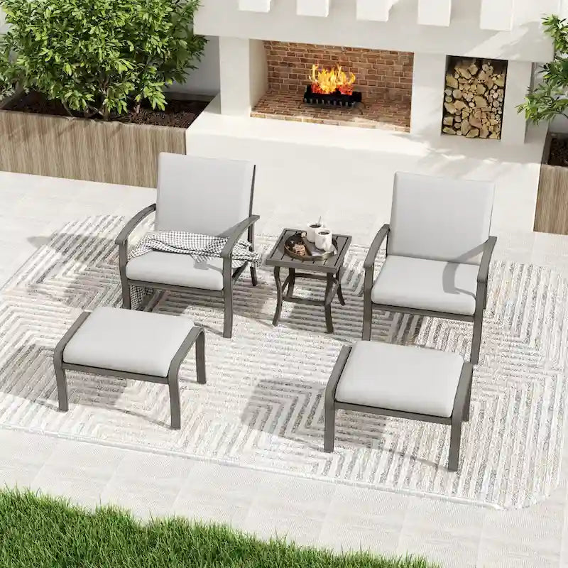 Salon de jardin 5 pièces en aluminium avec table d'appoint, pouf et coussins gris clair