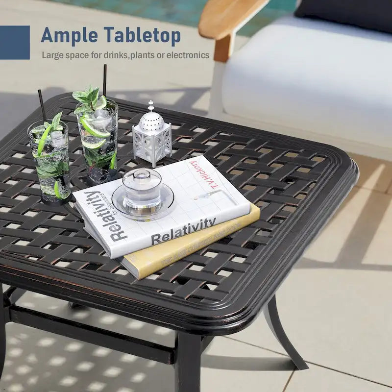 Table d'appoint carrée d'extérieur VredHom en aluminium moulé avec trou pour parasol - 24.02 L x 24.02 l x 17.52 H