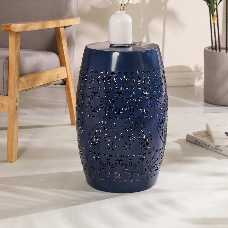 Table d'appoint d'intérieur/extérieur en fer Danya avec lumière solaire et batterie intégrée par Christopher Knight Home