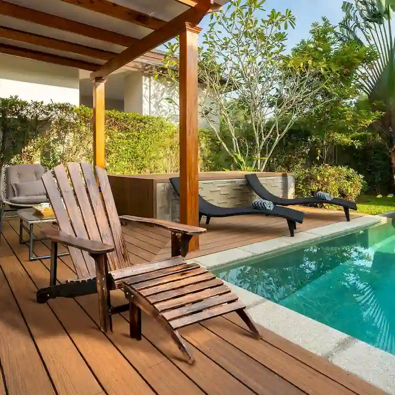Chaise Adirondack en bois avec repose-pieds