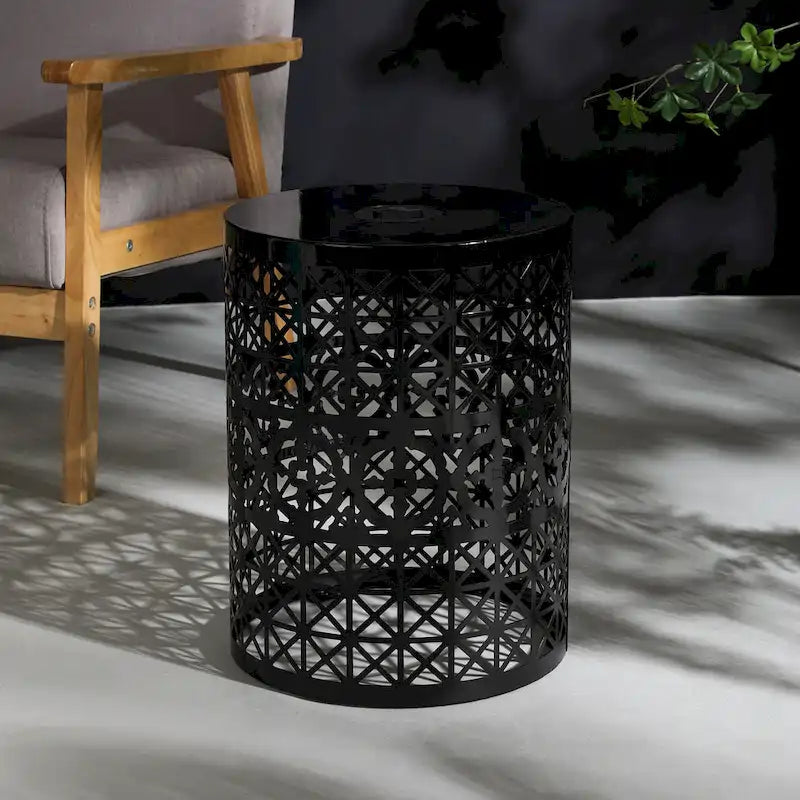 Table d'appoint d'intérieur/extérieur en fer Assisi avec lumière solaire par Christopher Knight Home
