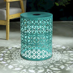 Table d'appoint d'intérieur/extérieur en fer Assisi avec lumière solaire par Christopher Knight Home