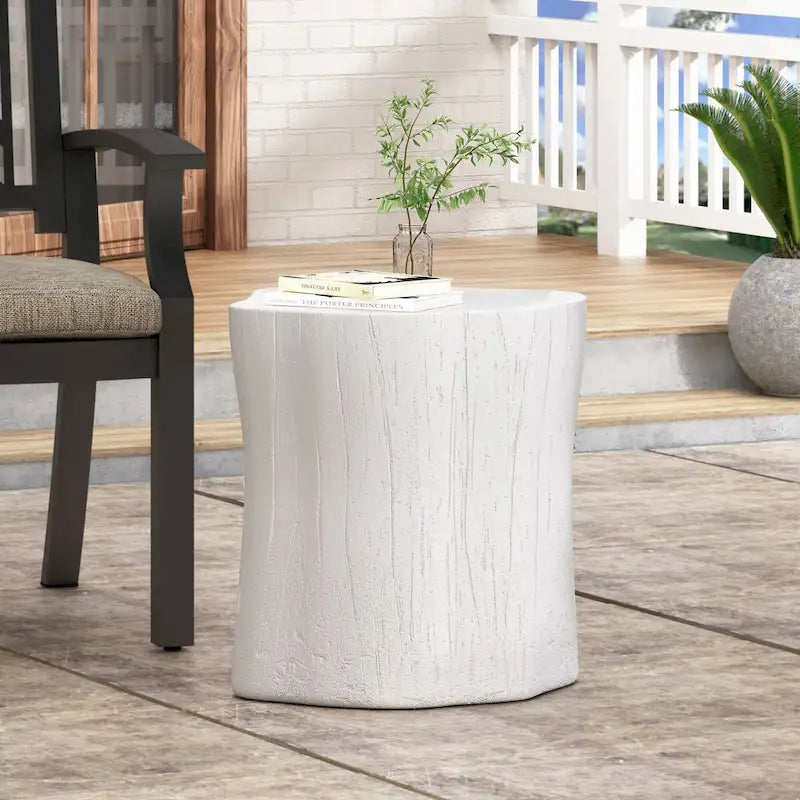 Table d'appoint d'extérieur légère en béton par Christopher Knight Home