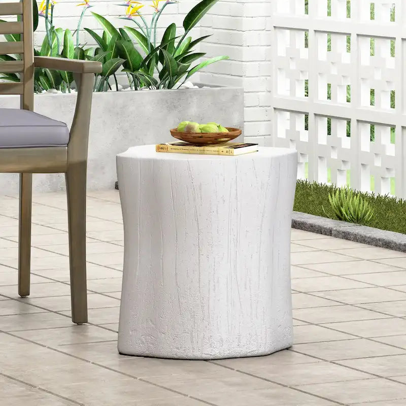 Table d'appoint d'extérieur légère en béton par Christopher Knight Home
