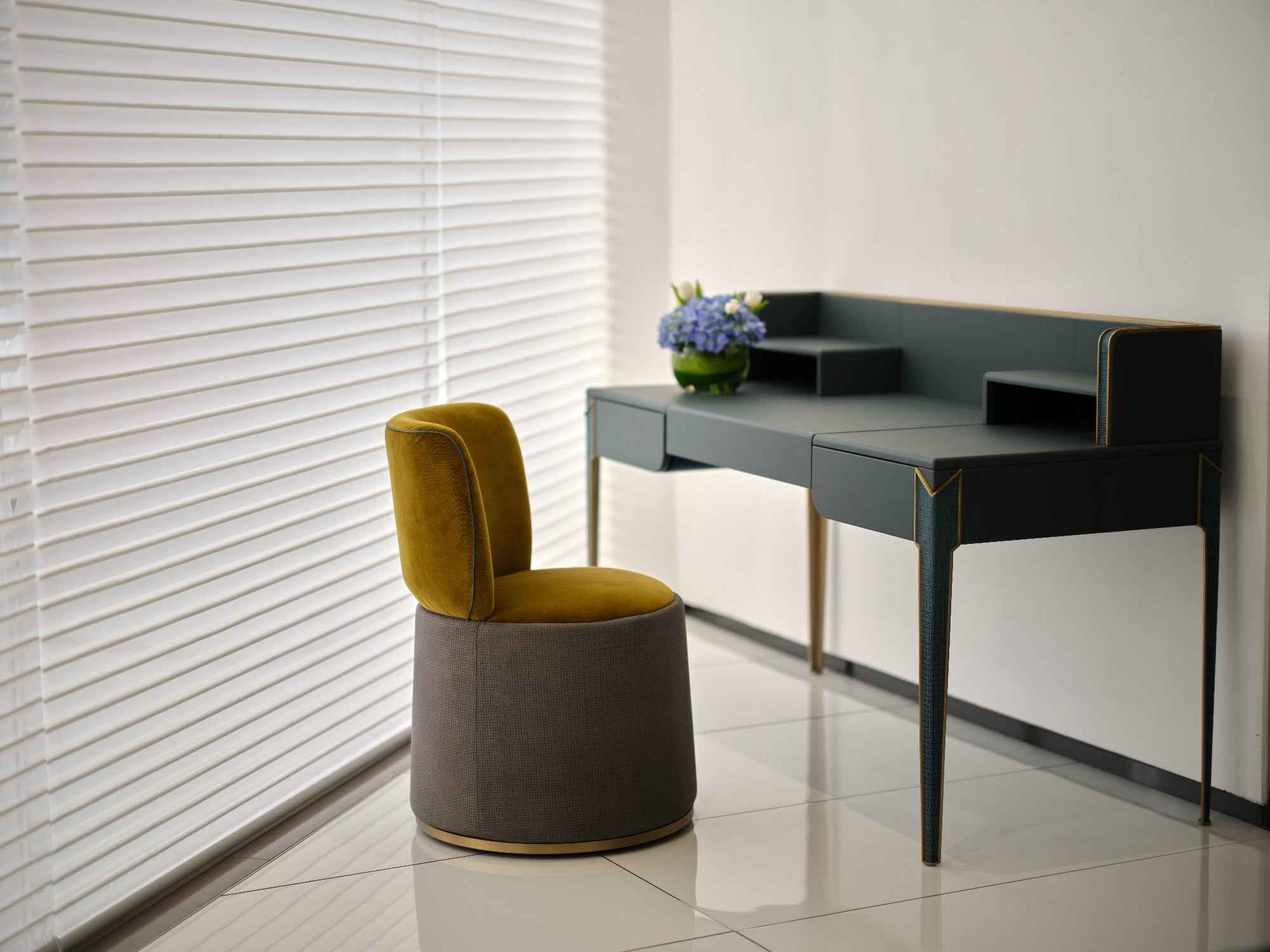 Coiffeuse moderne au design élégant et aux rangements fonctionnels