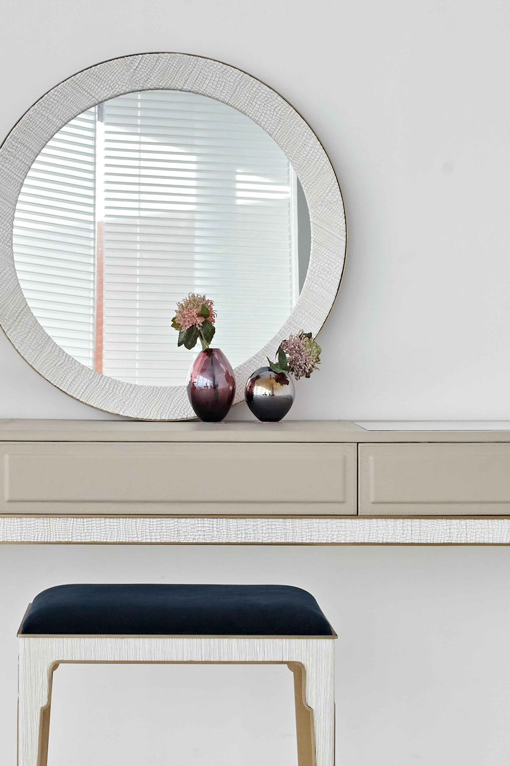 Coiffeuse moderne avec miroir et rangement