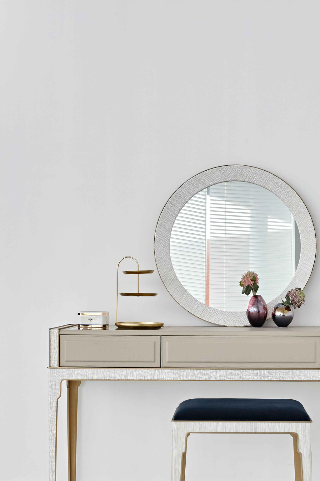Coiffeuse moderne avec miroir et rangement