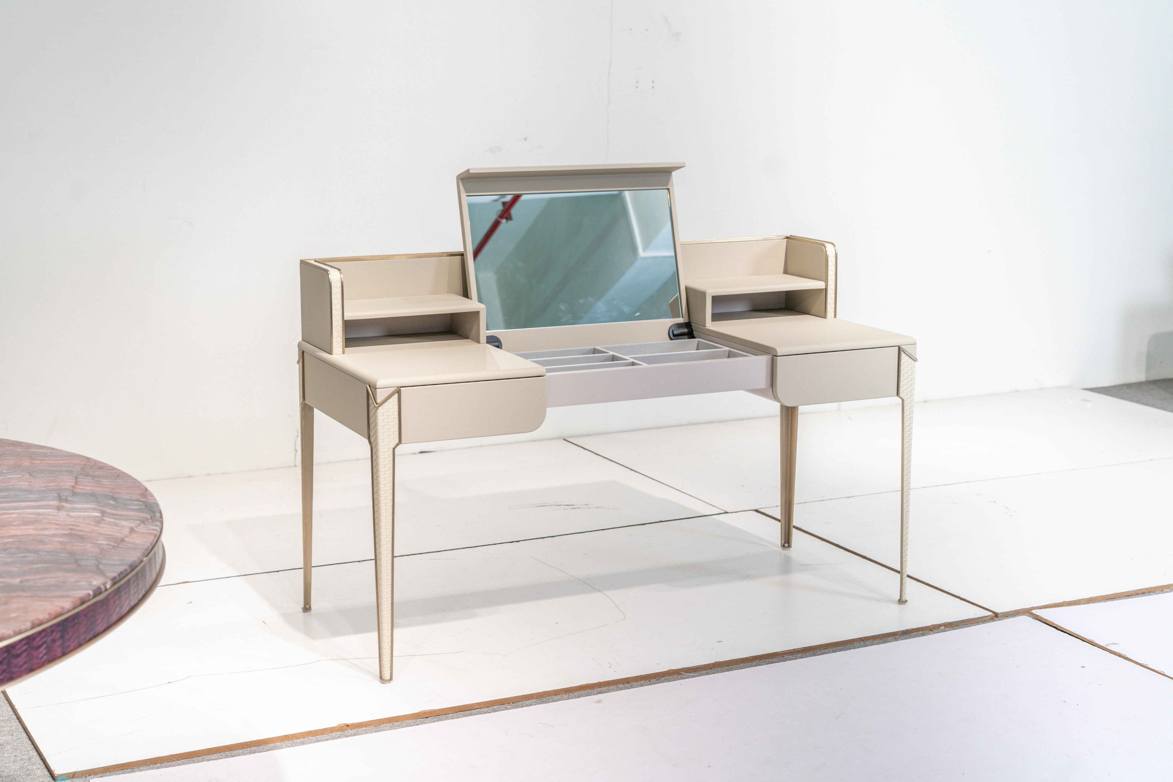 Coiffeuse moderne au design élégant et aux rangements fonctionnels