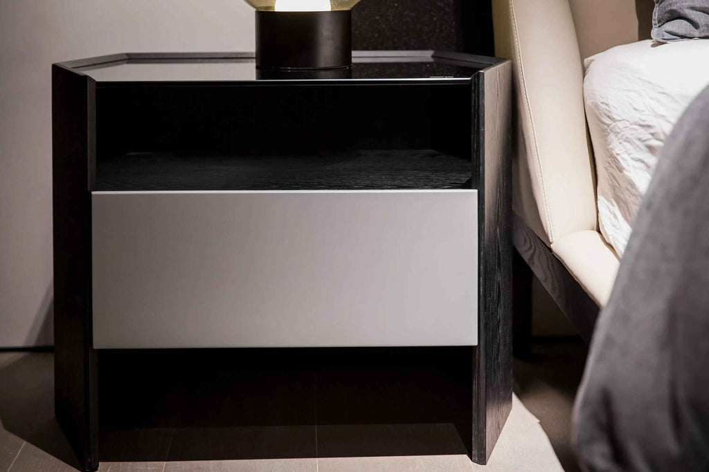 Table de chevet noire contemporaine pour chambres modernes