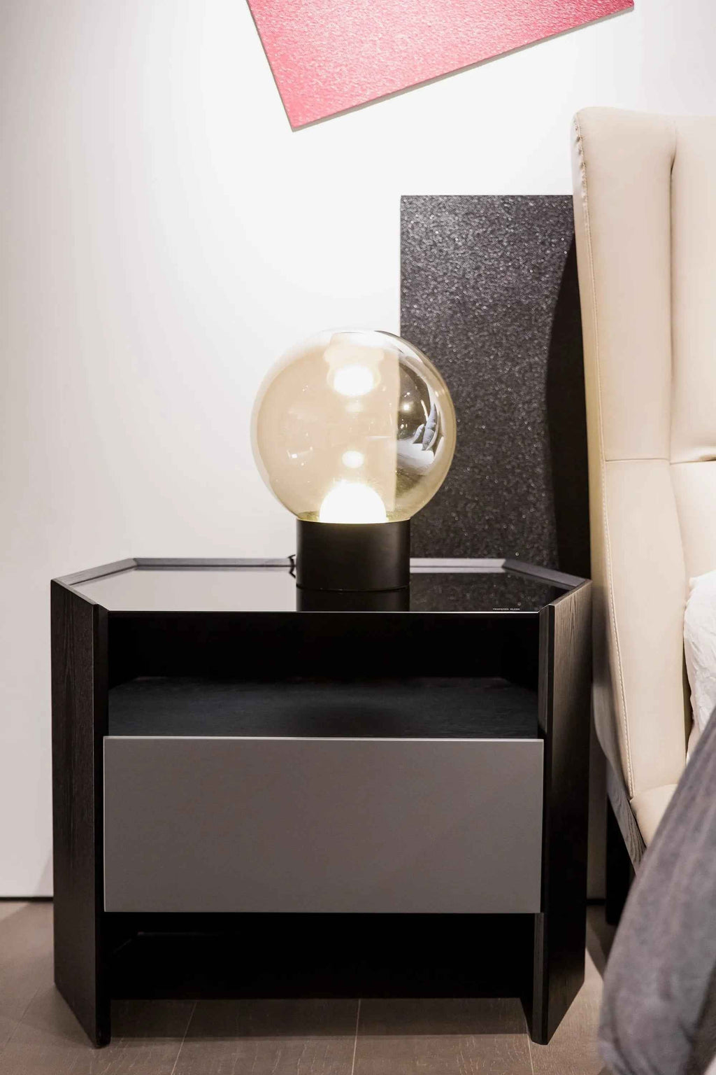 Table de chevet noire contemporaine pour chambres modernes