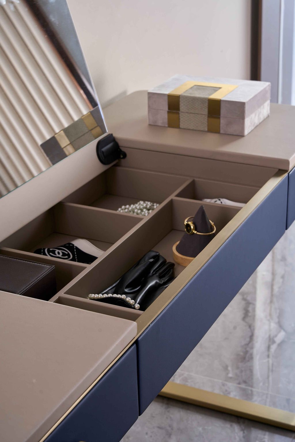 Coiffeuse en cuir sellier de luxe léger DM3-057-1