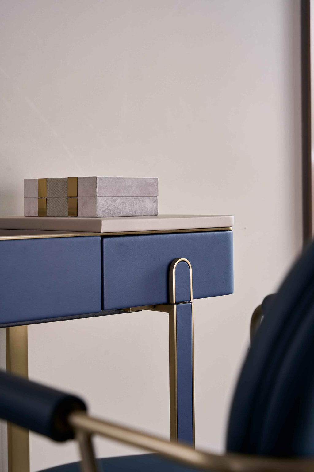 Coiffeuse en cuir sellier de luxe léger DM3-057-1