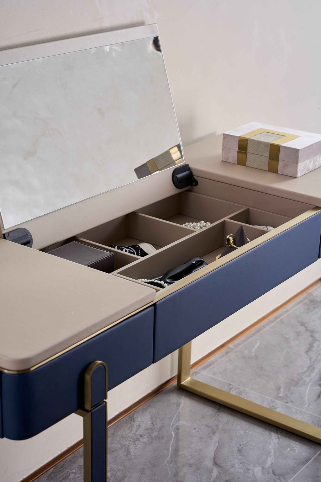 Coiffeuse en cuir sellier de luxe léger DM3-057-1