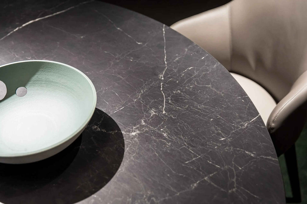 Table à manger moderne et élégante pour la maison
