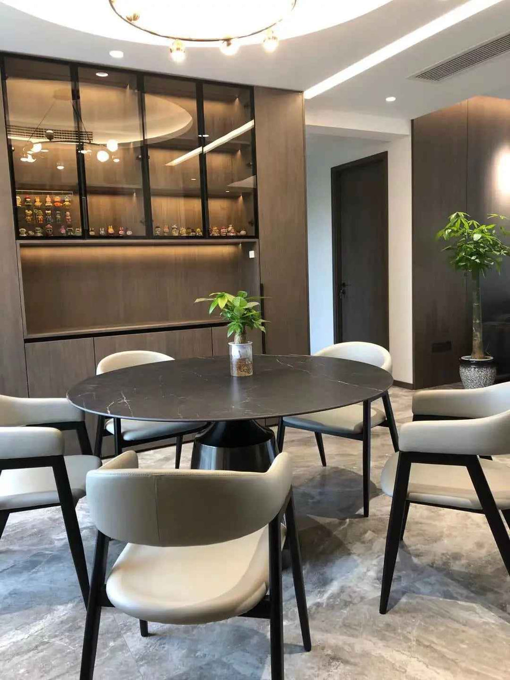 Table à manger moderne et élégante pour la maison