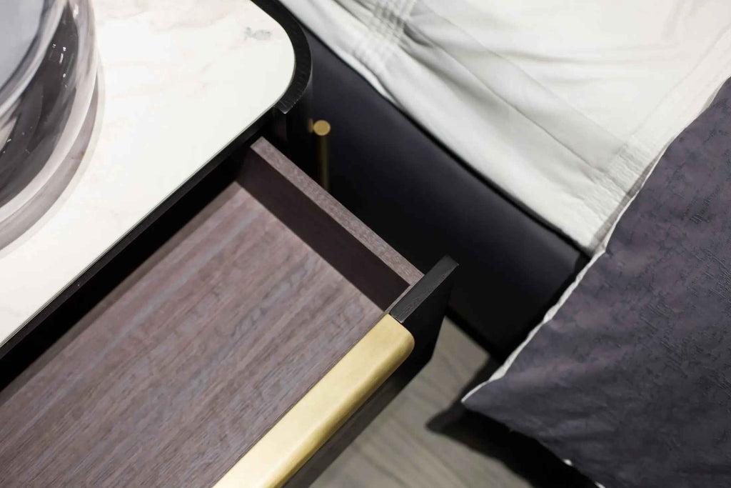 Table de chevet élégante et fonctionnelle pour les chambres modernes