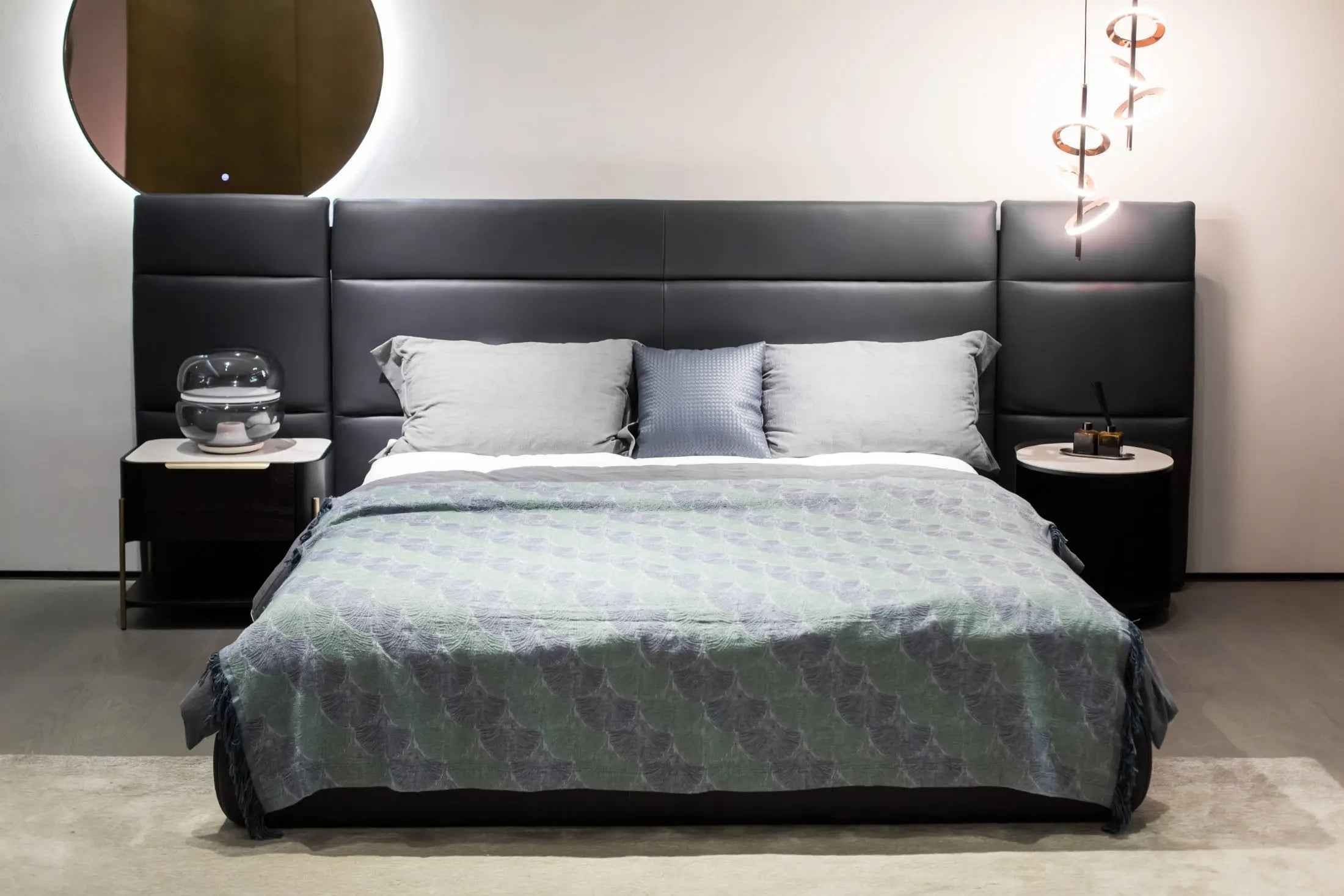 Table de chevet élégante et fonctionnelle pour les chambres modernes