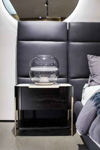 Table de chevet élégante et fonctionnelle pour les chambres modernes