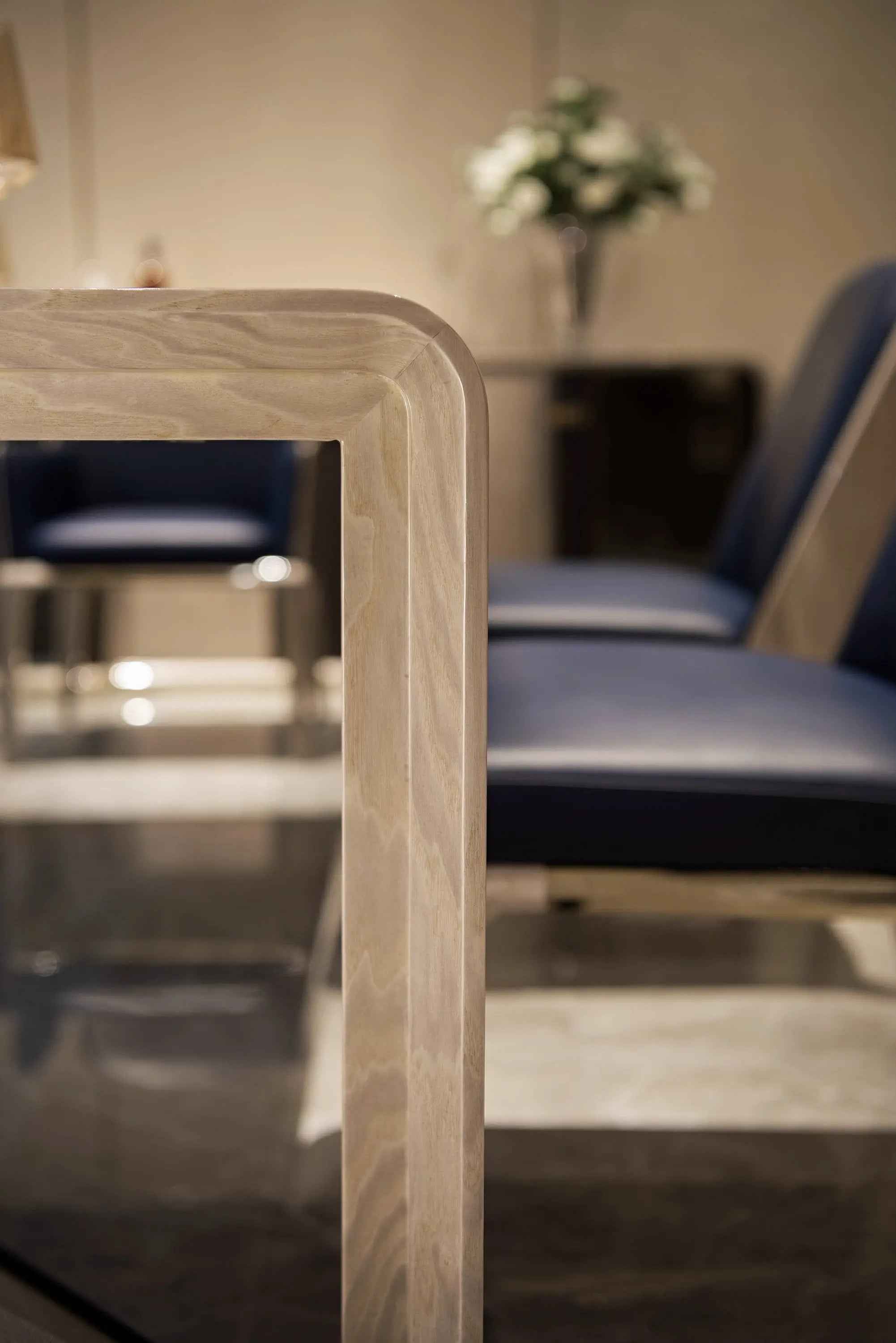 Table à manger rectangulaire en marbre très brillant pour intérieurs modernes haut de gamme