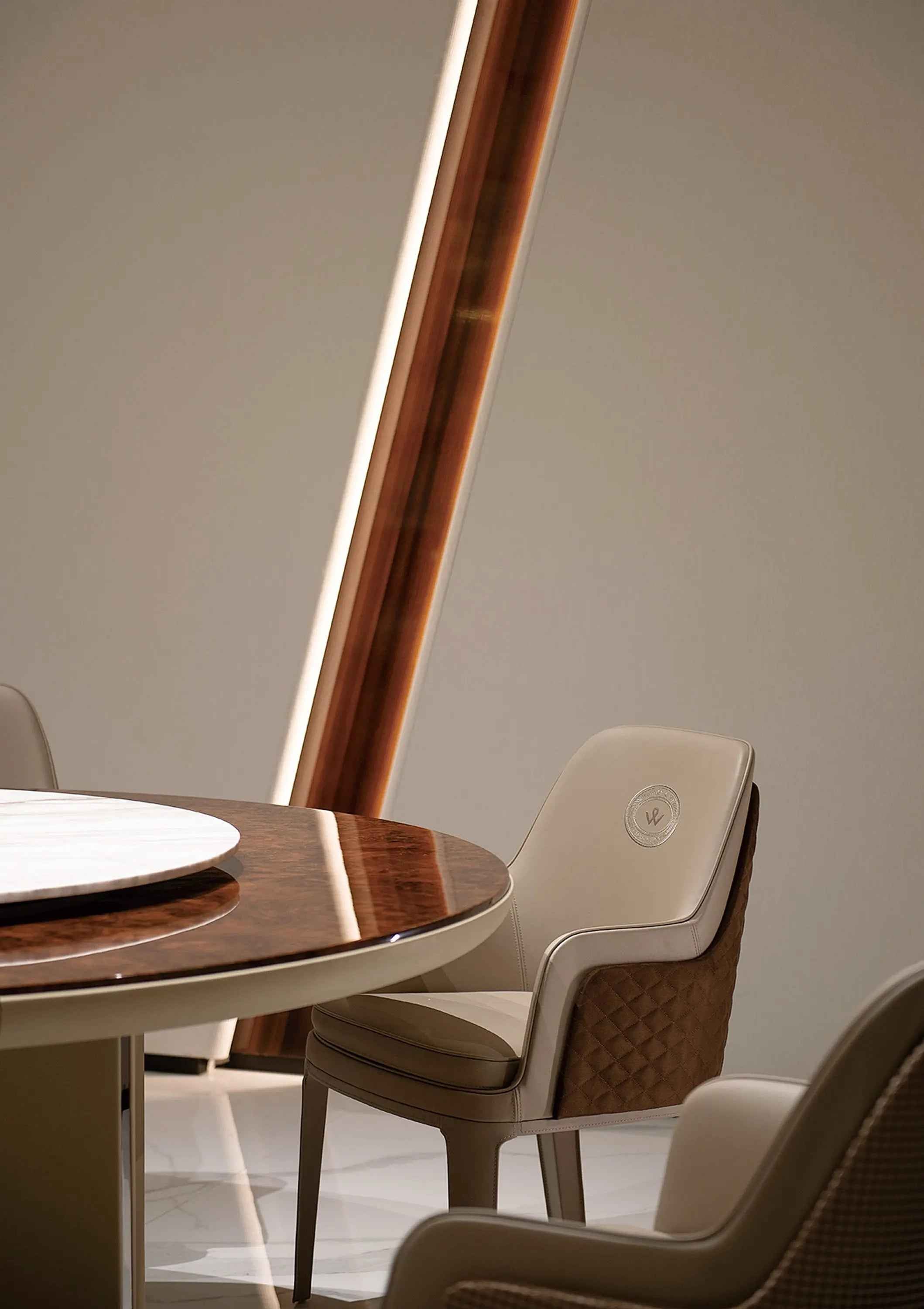 Table à manger ronde de luxe en marbre, style moderne et minimaliste